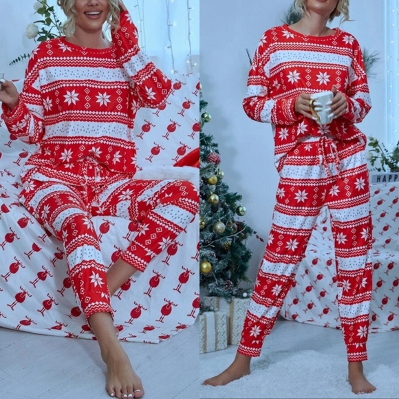 VIVA BOUTIQUE Tops - 🛍️SALE🛍️ Christmas Print Top & Pants